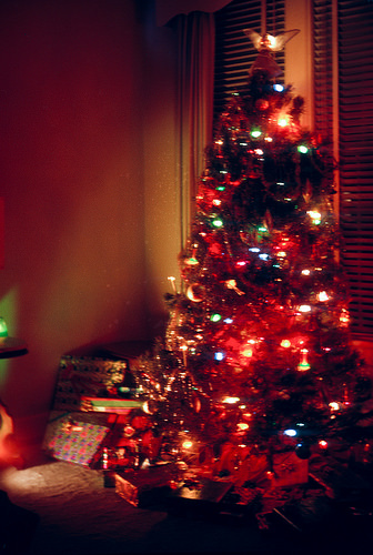 christmas-tree-glowing